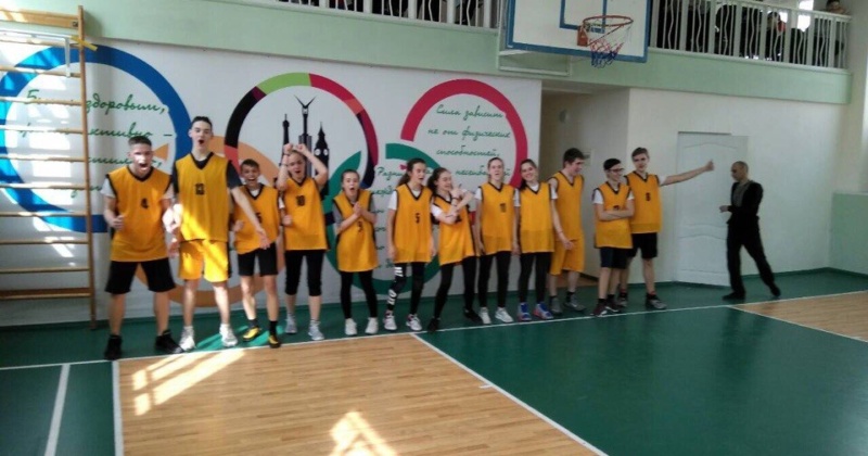 На районной спартакиаде по волейболу команда гимназии №3 заняла 1 место!