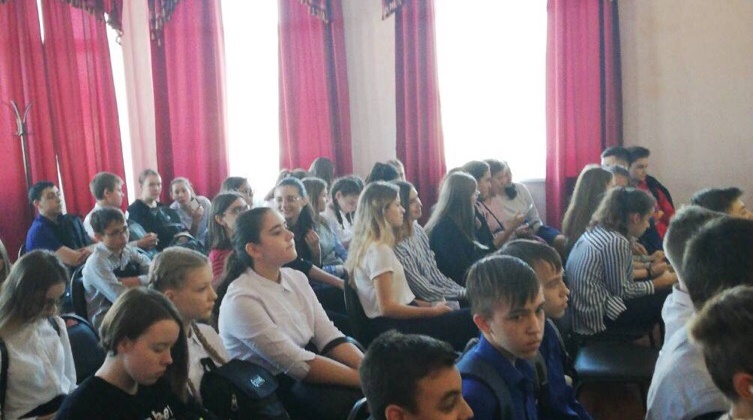 19 октября в школе 13 прошел единый антинаркотический урок «Действуй во имя жизни», участниками которого стали учащиеся 9Б класса гимназии.