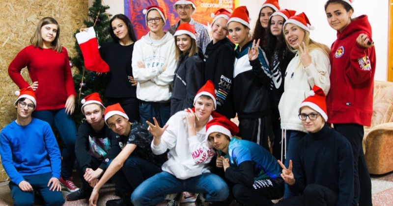 22-23 декабря учащиеся 10Б класса по своей традиции ездили отмечать английское Рождество на базу отдыха Циолковский.