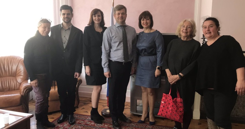 25 марта прошёл приём Генерального консула РФ в Марселе С.Н. Молчанова. На приеме присутствовали все, кто способствовал организации обменного визита для гимназистов.