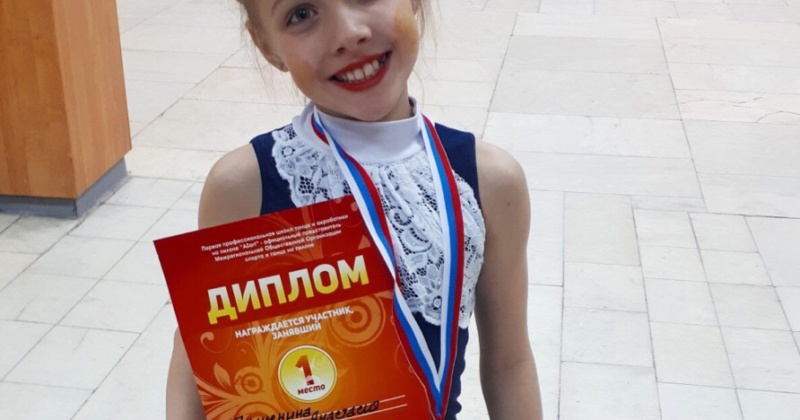 Гаршенина Настя, ученица 3″Г» класса, участвовала позавчера во всероссийском чемпионате Pole Star.