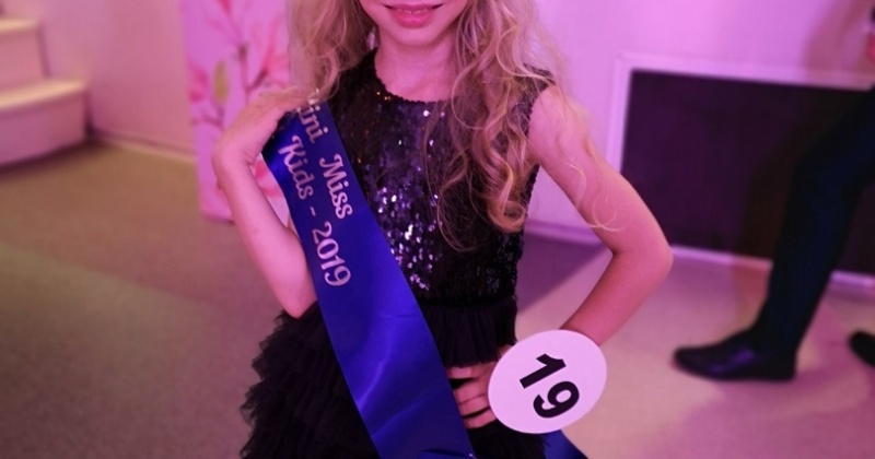 София Корытко из 1″В» класса стала победителем в детском конкурсе красоты!