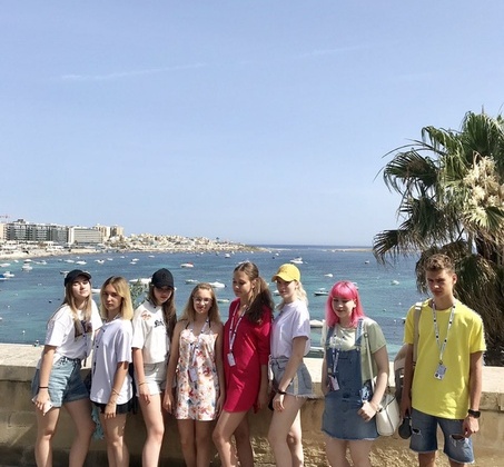 Группа старшеклассников 9,11 классов улетела на Мальту в сопровождении учителя английского языка Барашкиной М.В.