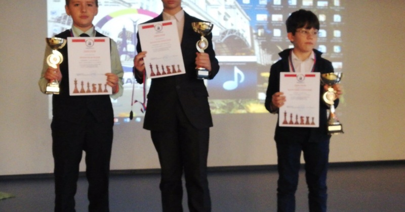 26 ноября в Гимназии на торжественной линейке чествовали победителей Кубка Гимназии по быстрым шахматам!