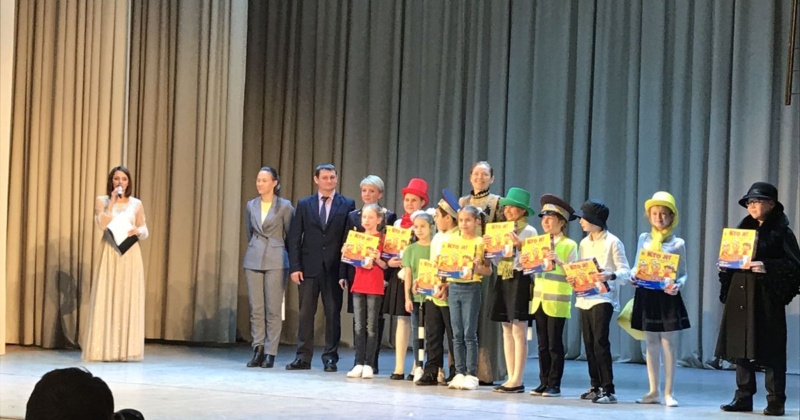 22 ноября команда ЮИД 4Б класса Гимназии показала яркое выступление на городском конкурсе агитбригад и получила «Приз зрительских симпатий»!