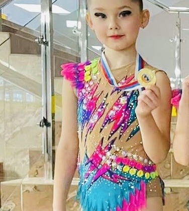 Ученица 2Г класса Смирнова Анна принимала участие в соревнованиях по художественной гимнастике ,, Весенняя капель,, и заняла 1 место в групповых упражнениях.
