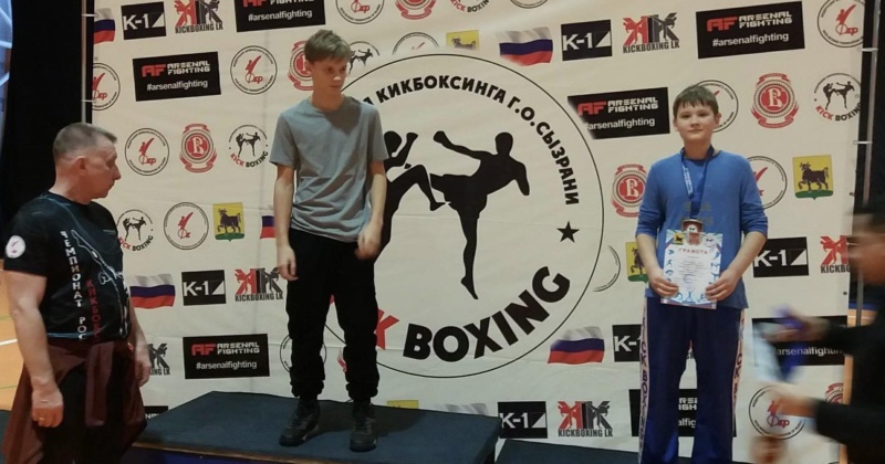 Поздравляем Козлова Степана, ученика 7Б класса, занявшего второе место в первенстве Самарской области по кикбоксингу