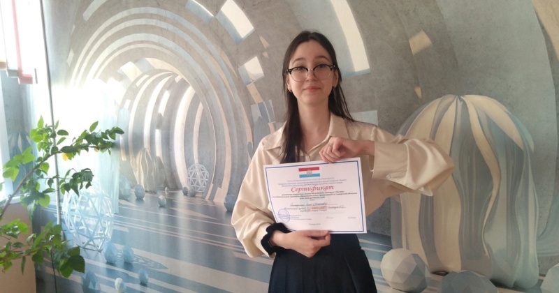 Поздравляем ученицу 8А класса Поликаркину Елену, ставшую призёром (3 место) окружного этапа областного конкурса «Взлёт»