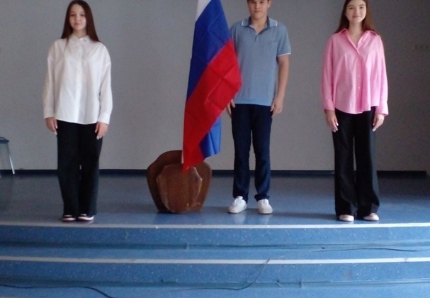 25 апреля — Единый день поднятия государственного флага Российской Федерации в школах Самарской области.