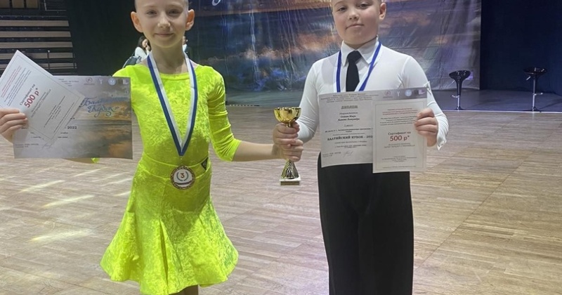 На Традиционном турнире по танцевальному спорту «Балтийский кубок — 2022» Игорь Осипян и Александра Аганова заняли почётное 3 место по латиноамериканской программе и почётное 3 место по европейской программе танцев!