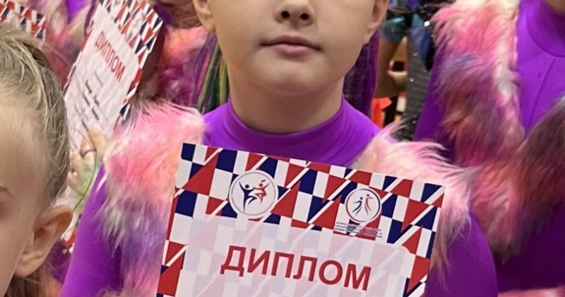Поздравляем ученицу 4 Б класса Вику Грачеву с победой ! Вика успешно выступила в дуэте и в команде на Чемпионате и первенстве Самарской области по акробатическому рок-н-роллу, заняла 2 и 3 место в номинациях.