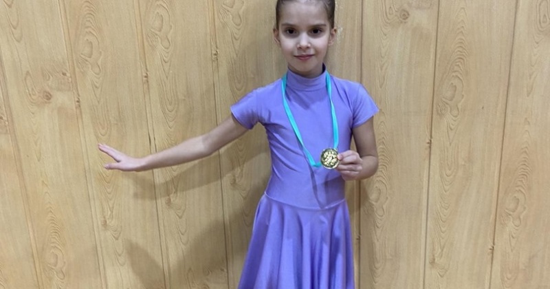 Акмаева Алиса завоевала 2 место в соревновании по бальным танцам!