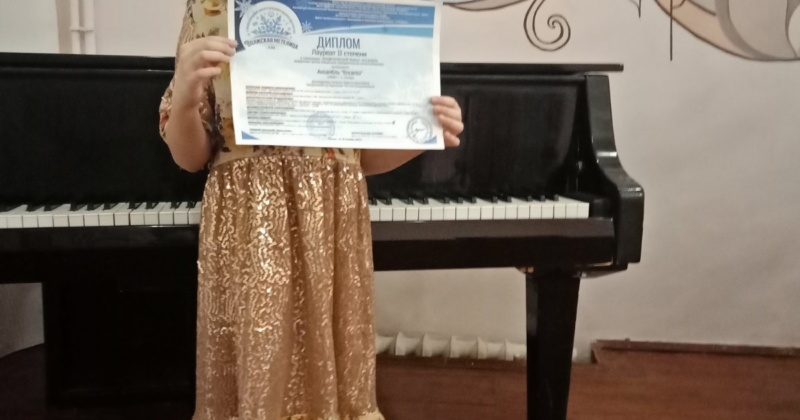 Мозолевская Алиса, ученица 2Г класса, стала лауреатом 2 степени во ll Международном конкурсе исполнительского мастерства «Волжская метелица».