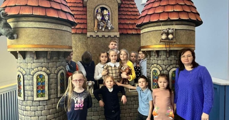 Учащиеся начальной школы побывали в театре кукол на представлении произведения А. С. Экзюпери «Маленький принц».