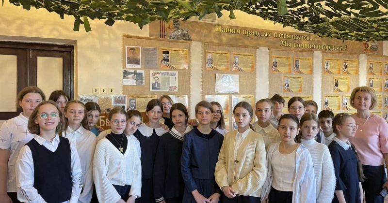 Учащиеся 6А класса посетили школьный музей Боевой Славы.