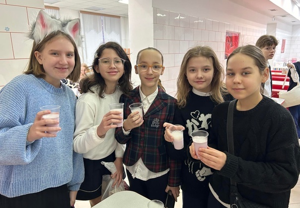Сегодня в Гимназии ученическим самоуправлением был организован «День молочных коктейлей».